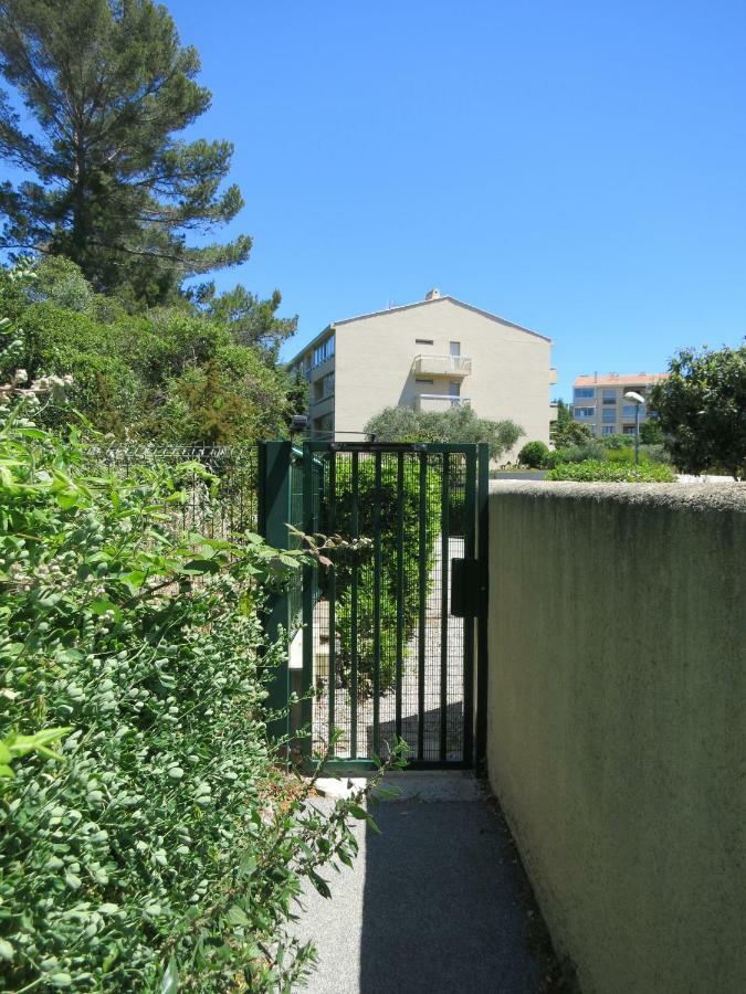 Joli studio A front de mer Saint-Raphaël Extérieur photo